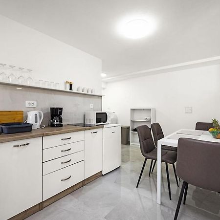 Apartment Olive Garden Near Pula 3 Km From Center And Only 4 Km From The Beach For 4 Persons Esterno foto