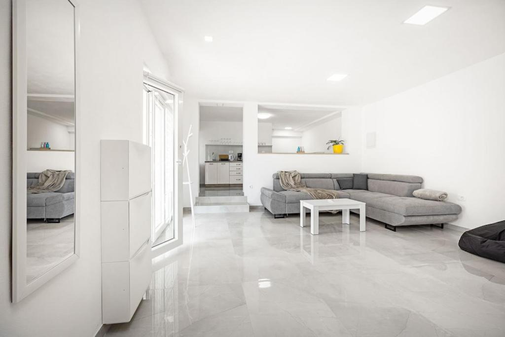 Apartment Olive Garden Near Pula 3 Km From Center And Only 4 Km From The Beach For 4 Persons Esterno foto