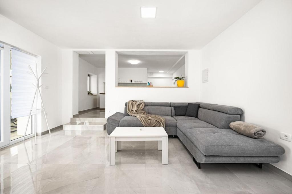 Apartment Olive Garden Near Pula 3 Km From Center And Only 4 Km From The Beach For 4 Persons Esterno foto