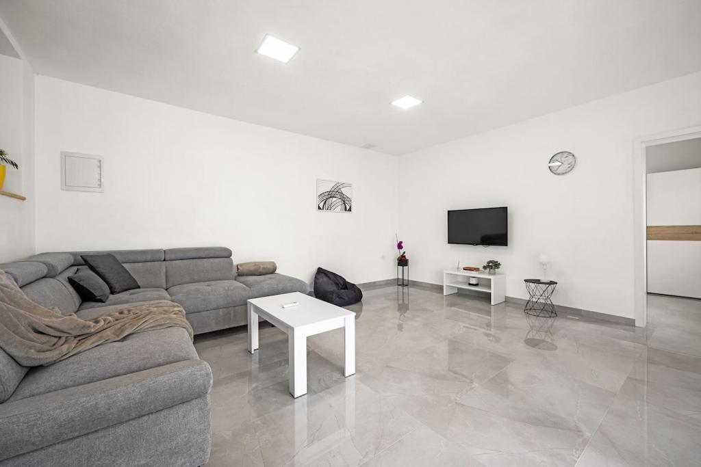 Apartment Olive Garden Near Pula 3 Km From Center And Only 4 Km From The Beach For 4 Persons Esterno foto