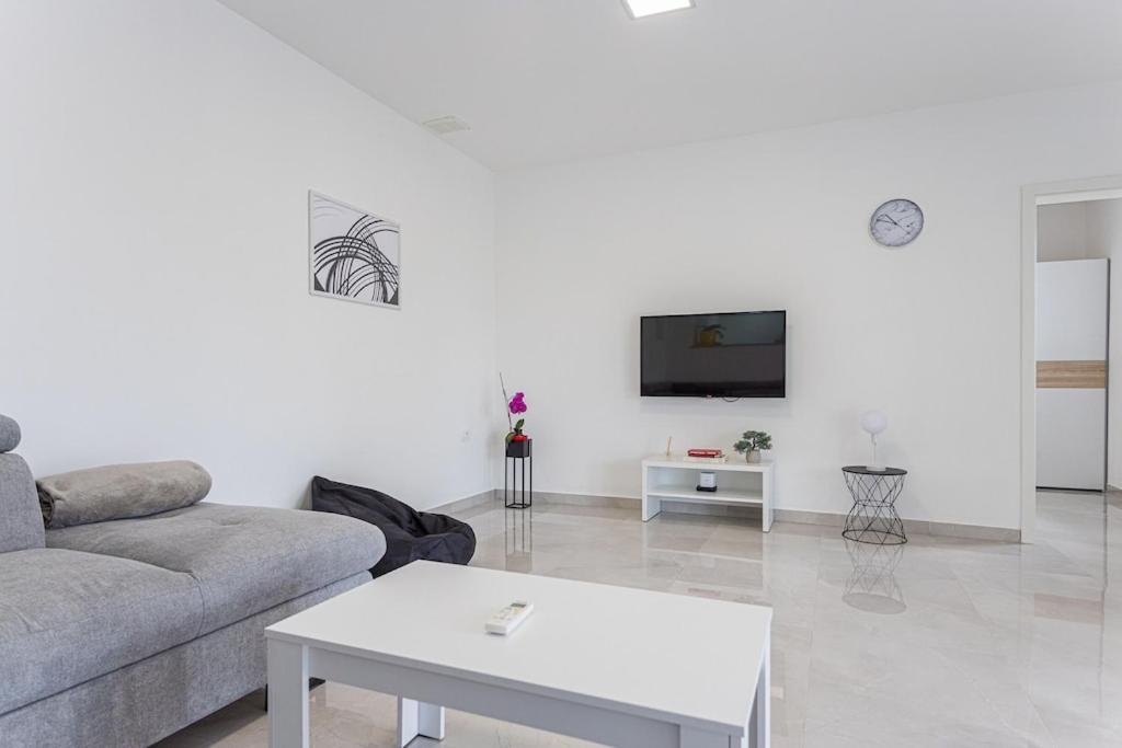 Apartment Olive Garden Near Pula 3 Km From Center And Only 4 Km From The Beach For 4 Persons Esterno foto