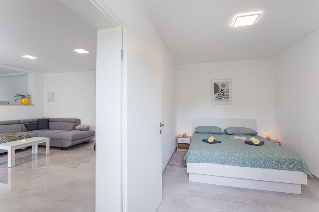 Apartment Olive Garden Near Pula 3 Km From Center And Only 4 Km From The Beach For 4 Persons Esterno foto